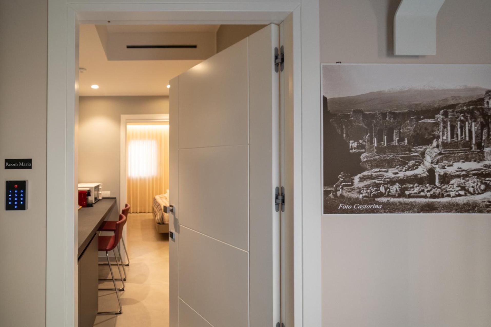 Taoetna Guest House, タオルミーナ エクステリア 写真