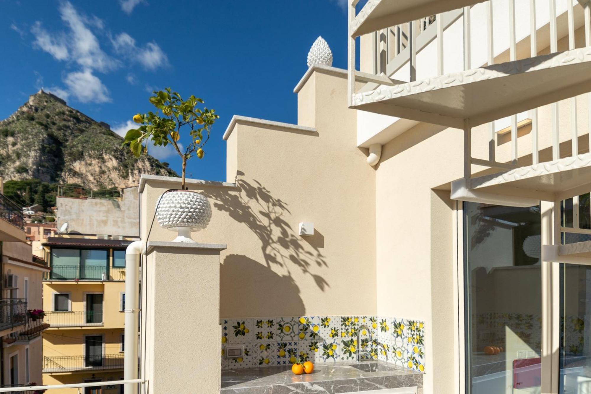 Taoetna Guest House, タオルミーナ エクステリア 写真